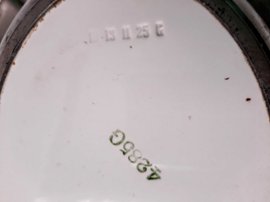 Patera "śliwki" sygnowana.