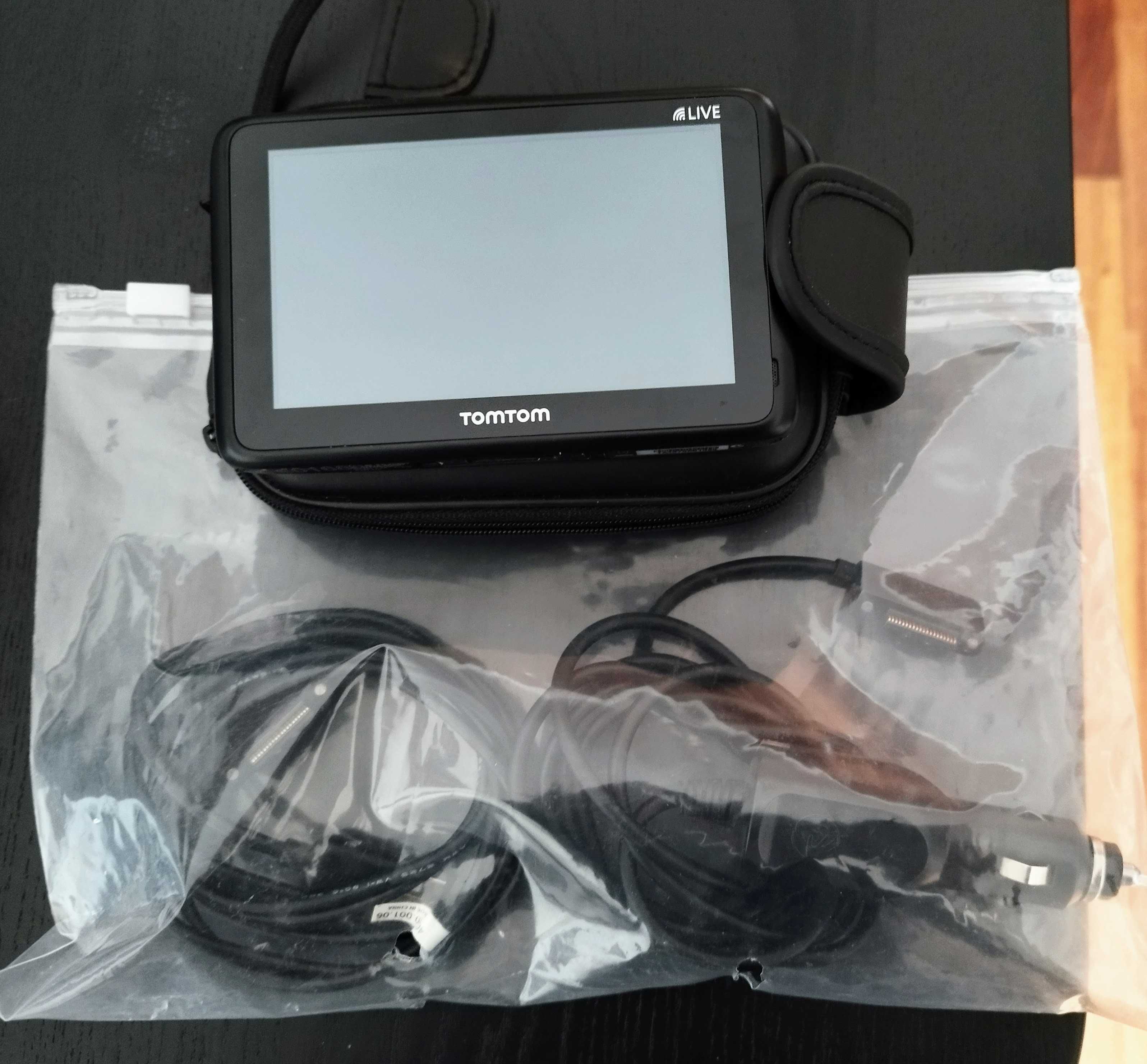 GPS TomTom Go com cabo, em funcionamento