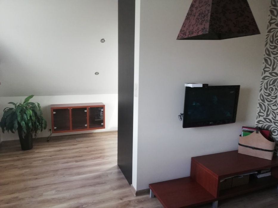 Zestaw mebli szafka RTV, podwieszana szafka/barek i 2 półki