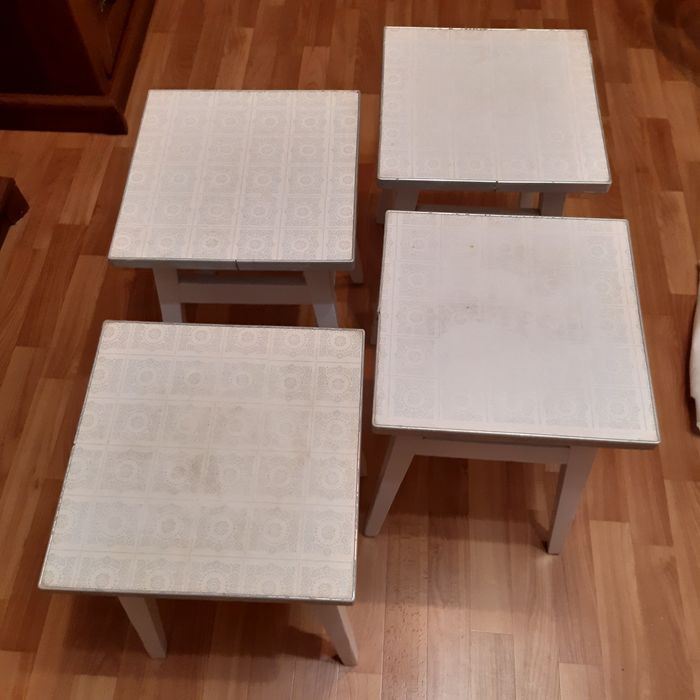 Табуретки б/у ,  4 шт.,основа дерево,верх пластик