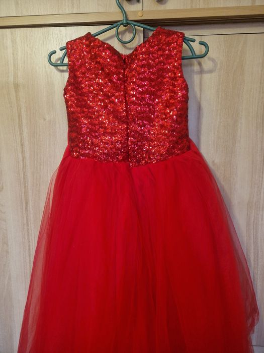 Святкова сукня на дівчинку 6-8 років