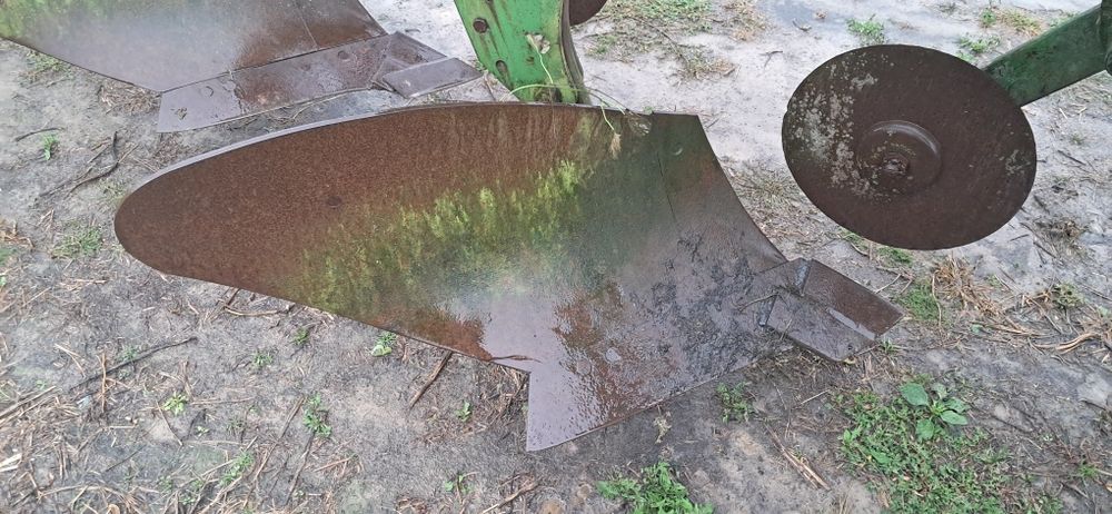 Продам плуг John Deere original!