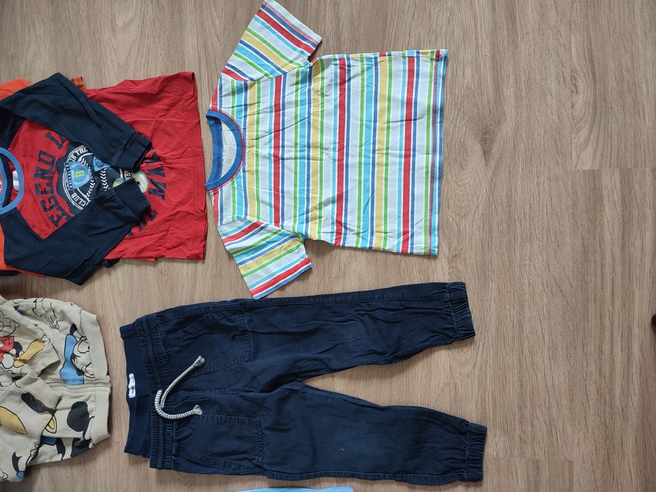 Ubranka dla chłopca r 104