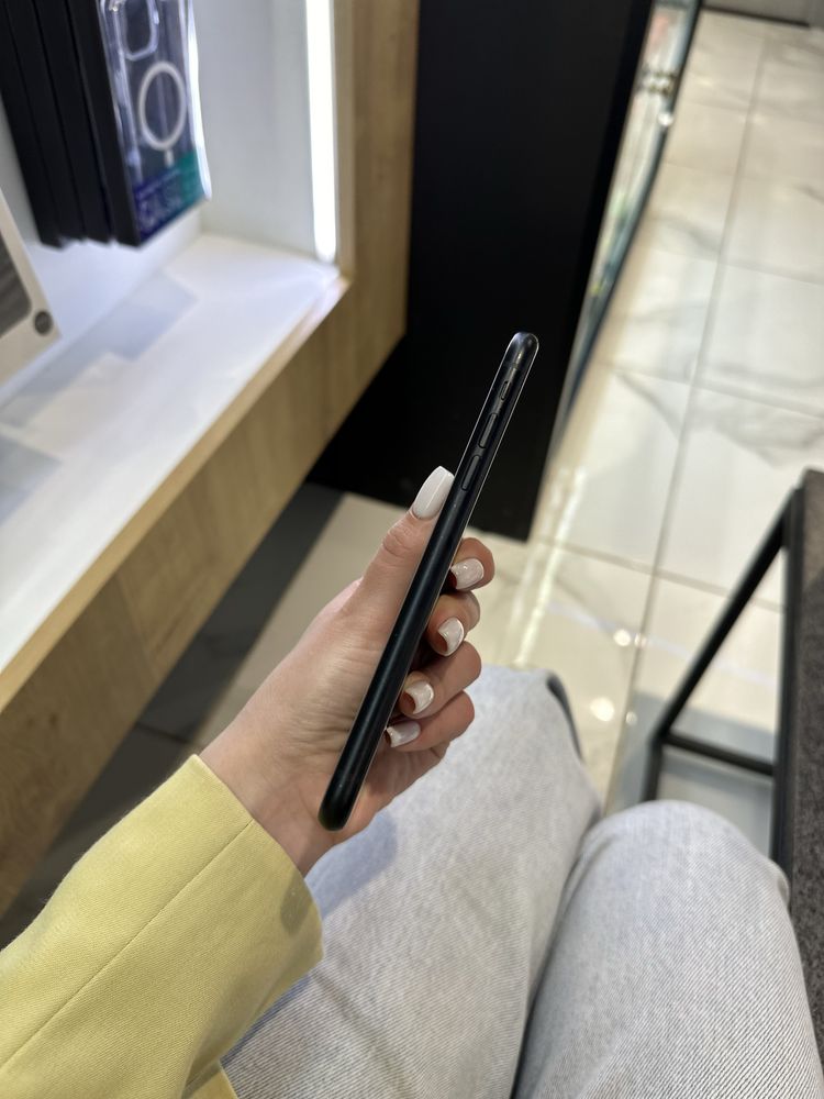 Used iPhone XR 256gb . (Black)