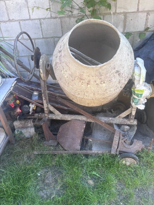 Betoniarka 300l stan dobry