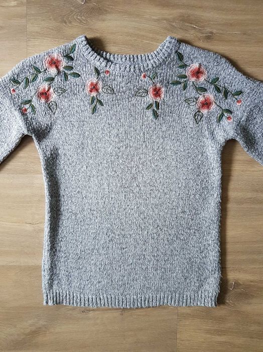 PRIMARK szary sweterek z kwiatkami i listkami roz. 140 9-10 lat