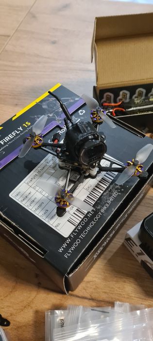 Flywoo firefly18  1S o4 BNF-DJI, 8 baterii ładowarka