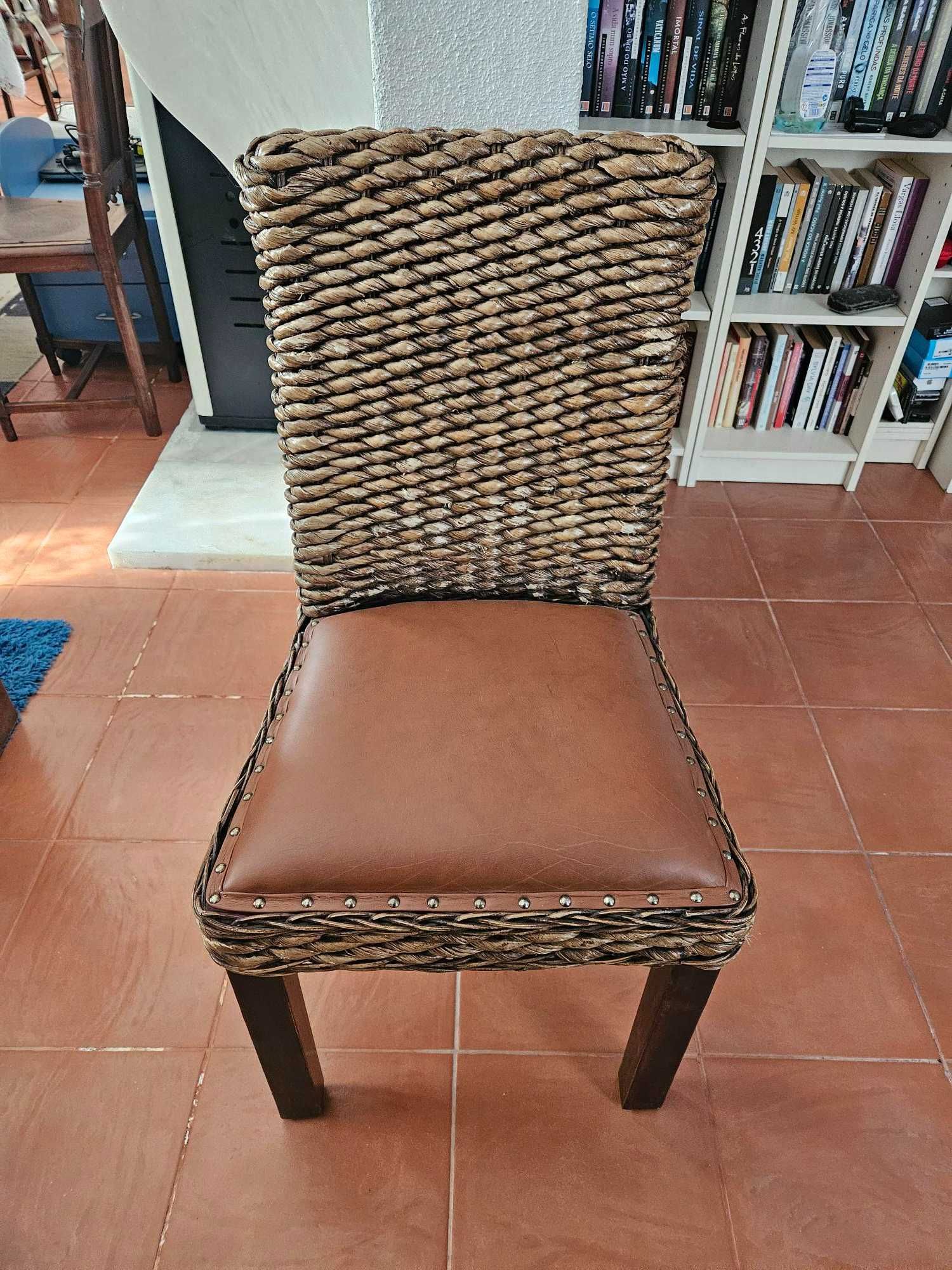 Mesa + 6 cadeiras (Sala de Jantar)