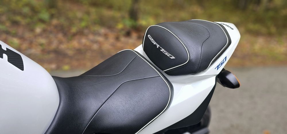 Suzuki GSR 750 niski przebieg stan idealny