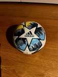 Bola de futebol adidas / luvas de boxe /corda de saltar.