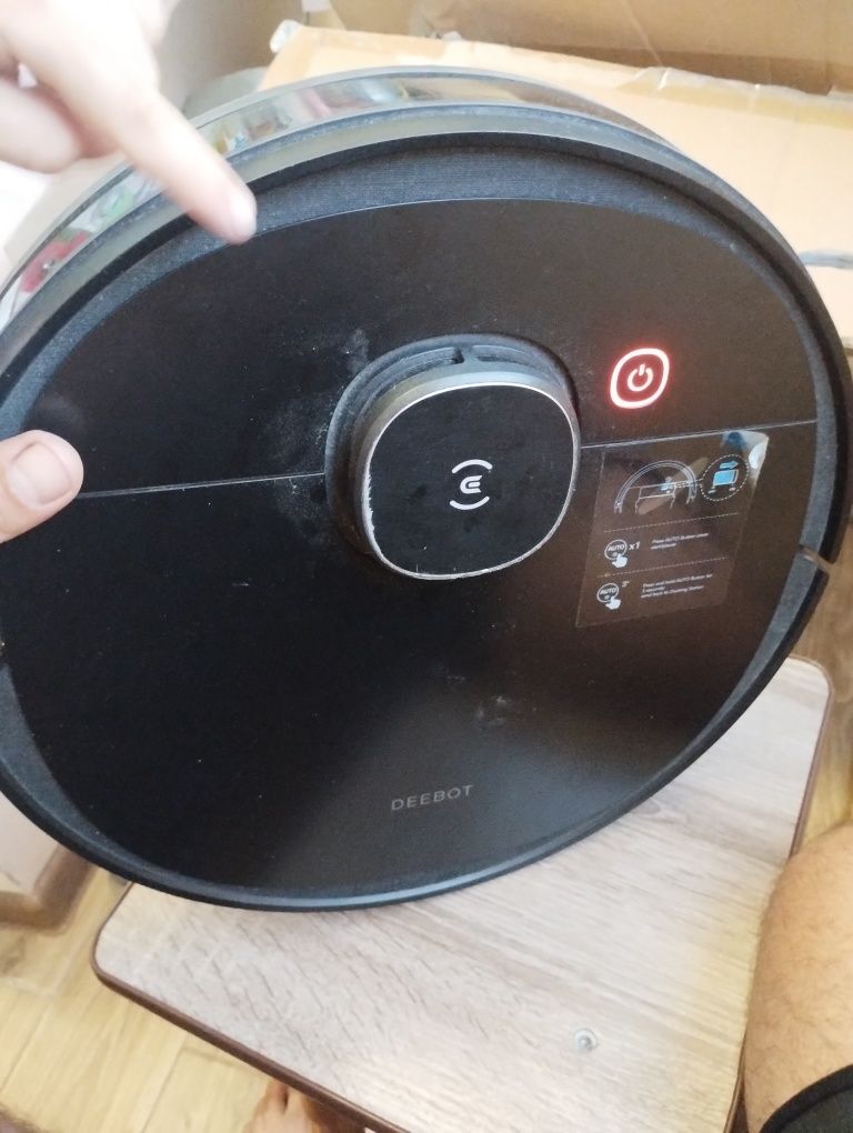 Продам робот пылесос DEEBOT