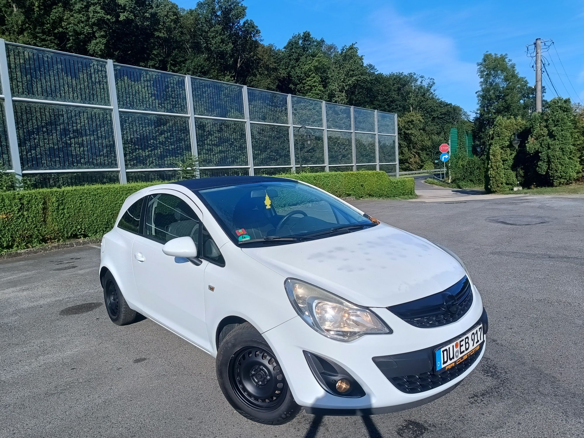 Opel Corsa edycja White 100 KM