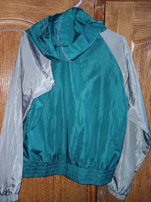 Классная ветровка девушке