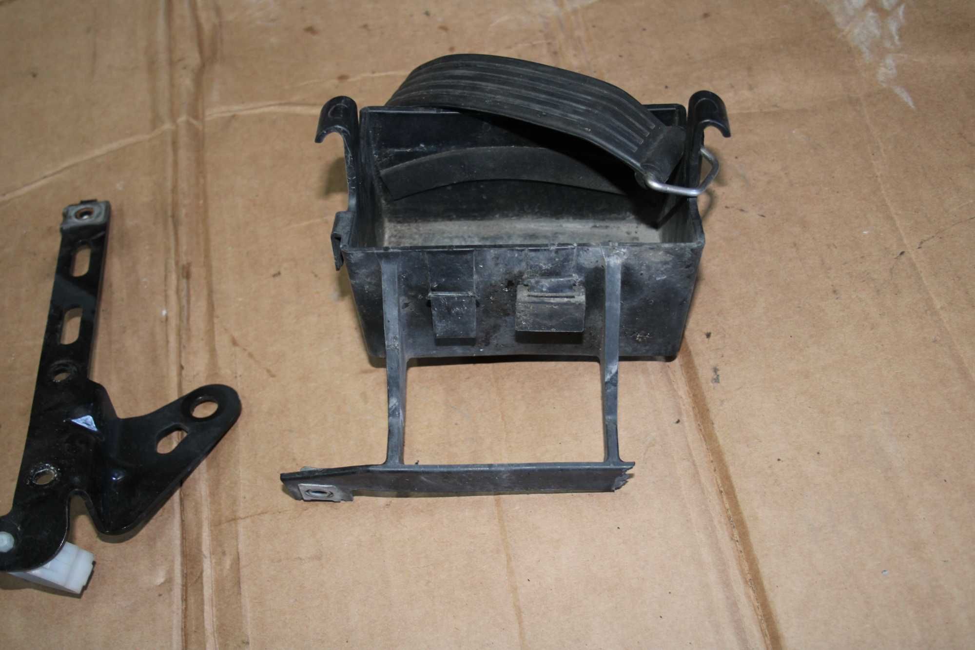 Osłona Pojemnik Akumulatora Mocowanie Silnika Aprilia RS4 125, 13-21