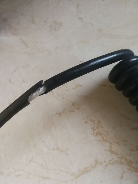 Cobra Radio CB całe mieści się  w dłoni