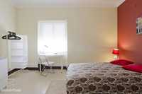 497 - Quarto com cama de casal em apartamento com 9 quartos