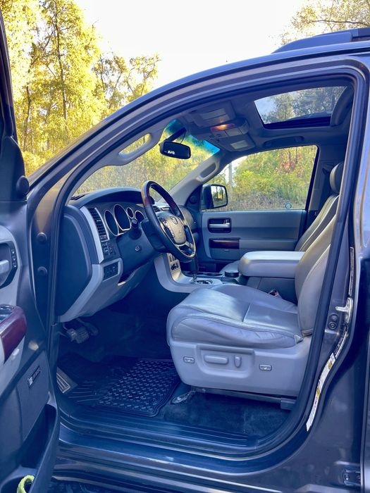 Toyota Sequoia Platinum