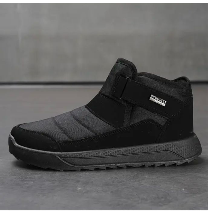 Зимові кросівки ………