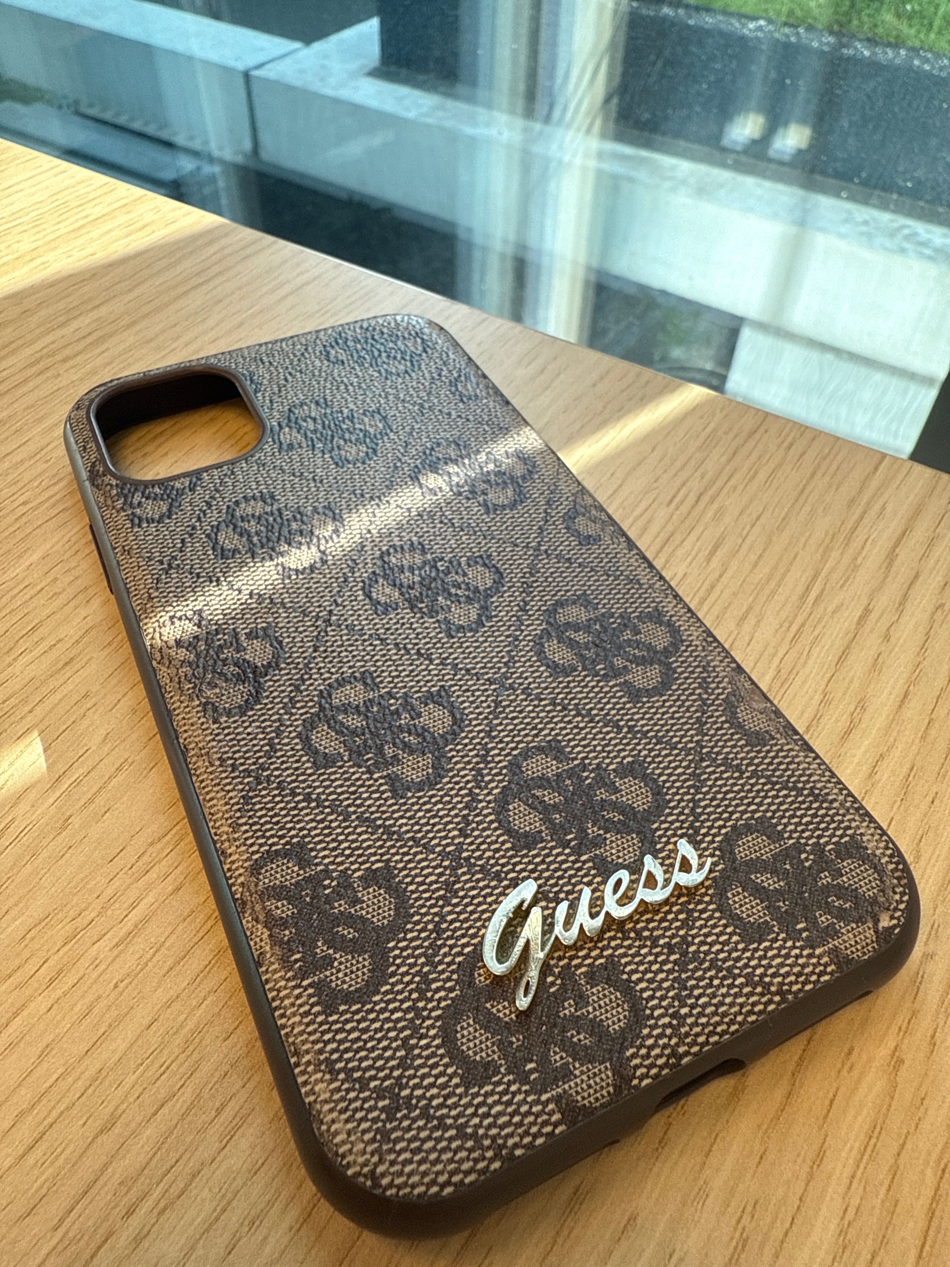 Etui iPhone 11 / XR Guess brązowe monogram
