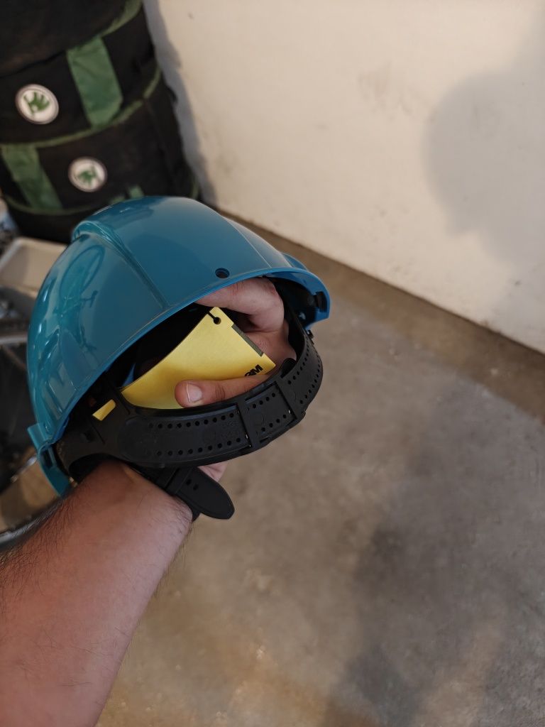 Kask budowlany 3M niebieski NOWY