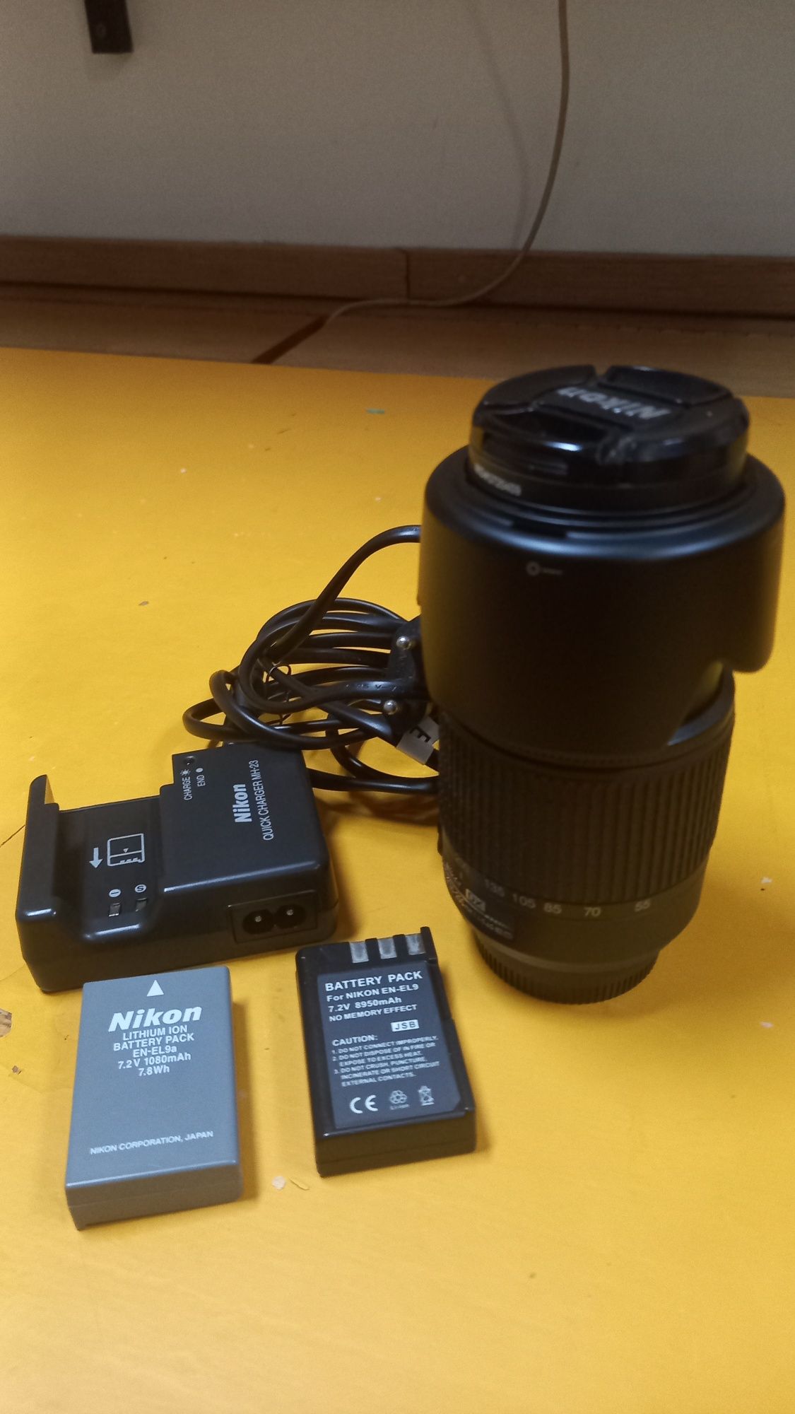 Nikon D3000 com objetivas e caixas originais.