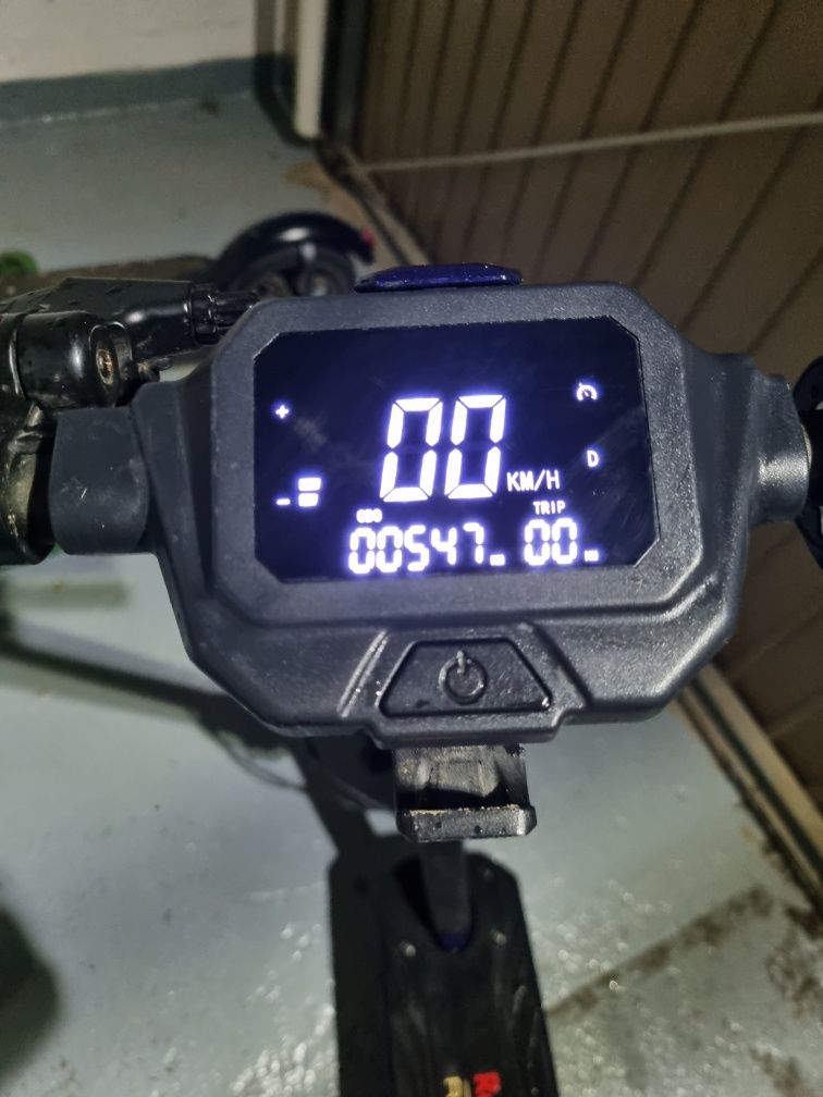 Sprzedam chulajnogę elektryczną red bul rancing 10 pro