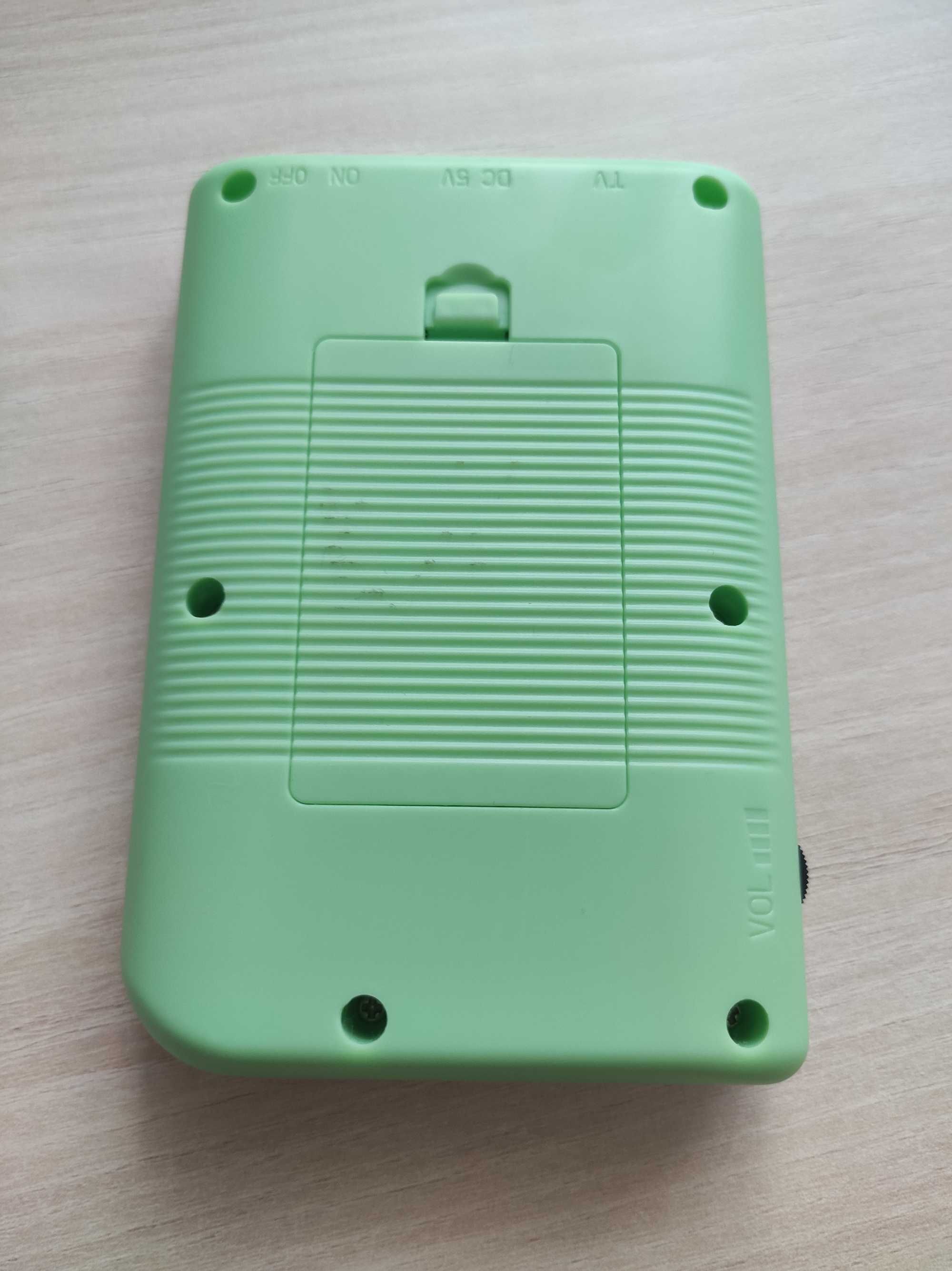 Konsolka retro z grami