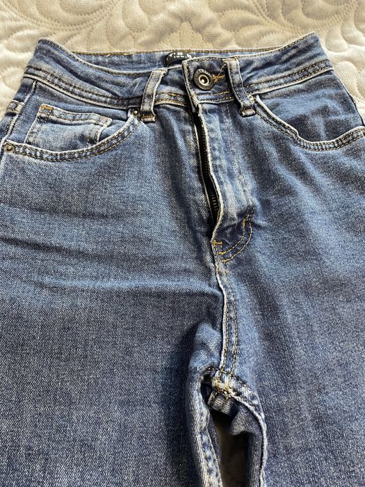 Жіночі джинси