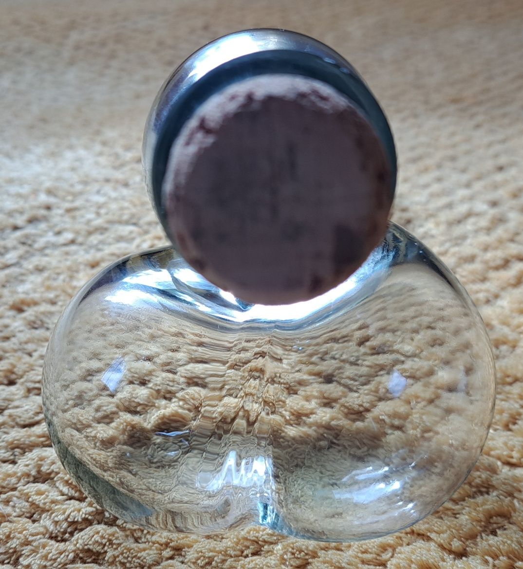 Unikatowa szklana karafka, butelka w ciekawym ksztalcie