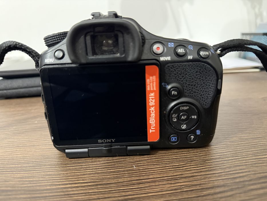 Lustrzanka sony alpha alfa 57 slt-a57 aparat fotograficzny statyw
