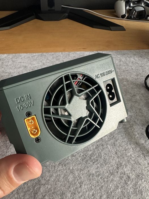 Carregador SKYRC D200 NEO - Como novo