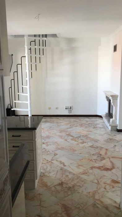 Oportunidade! T1+1 com Sótão, Varanda Total e a Minutos do Mar