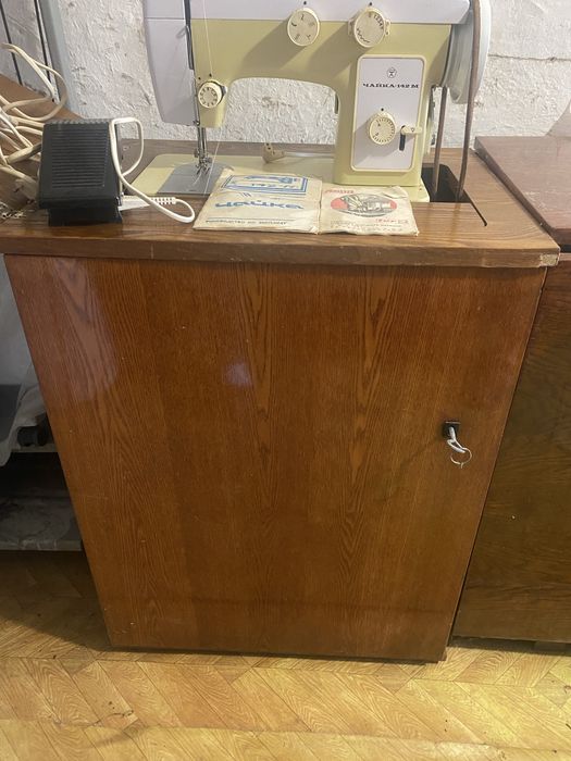 Швейна машинка Чайка 142-М