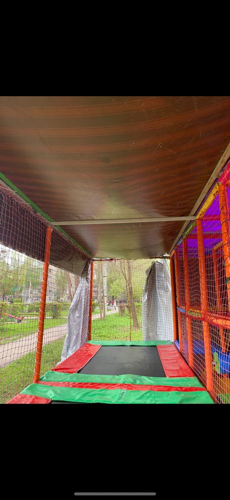 Лабіринт атракціон ігрова кімната
