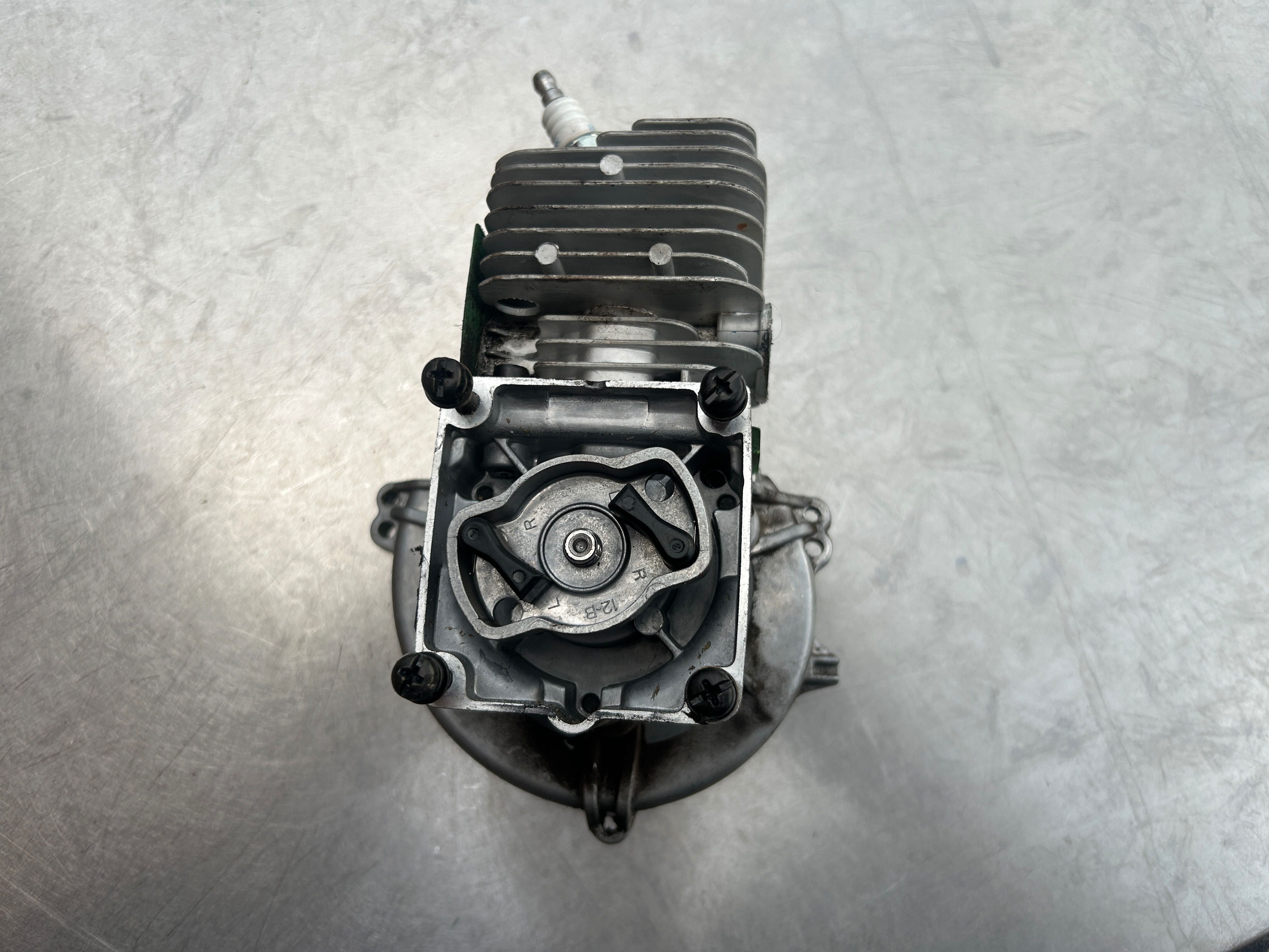 Silnik kompletny tłok cylinder Wał Makita EM 2600U Dolmar MS-27 (418)