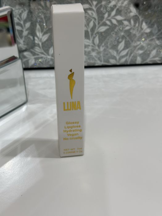 Luna - błyszczyk do ust