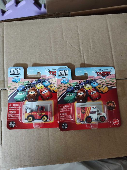 Zestaw dwóch mini autek Disney auta Mattel cars mini racers mikroauta