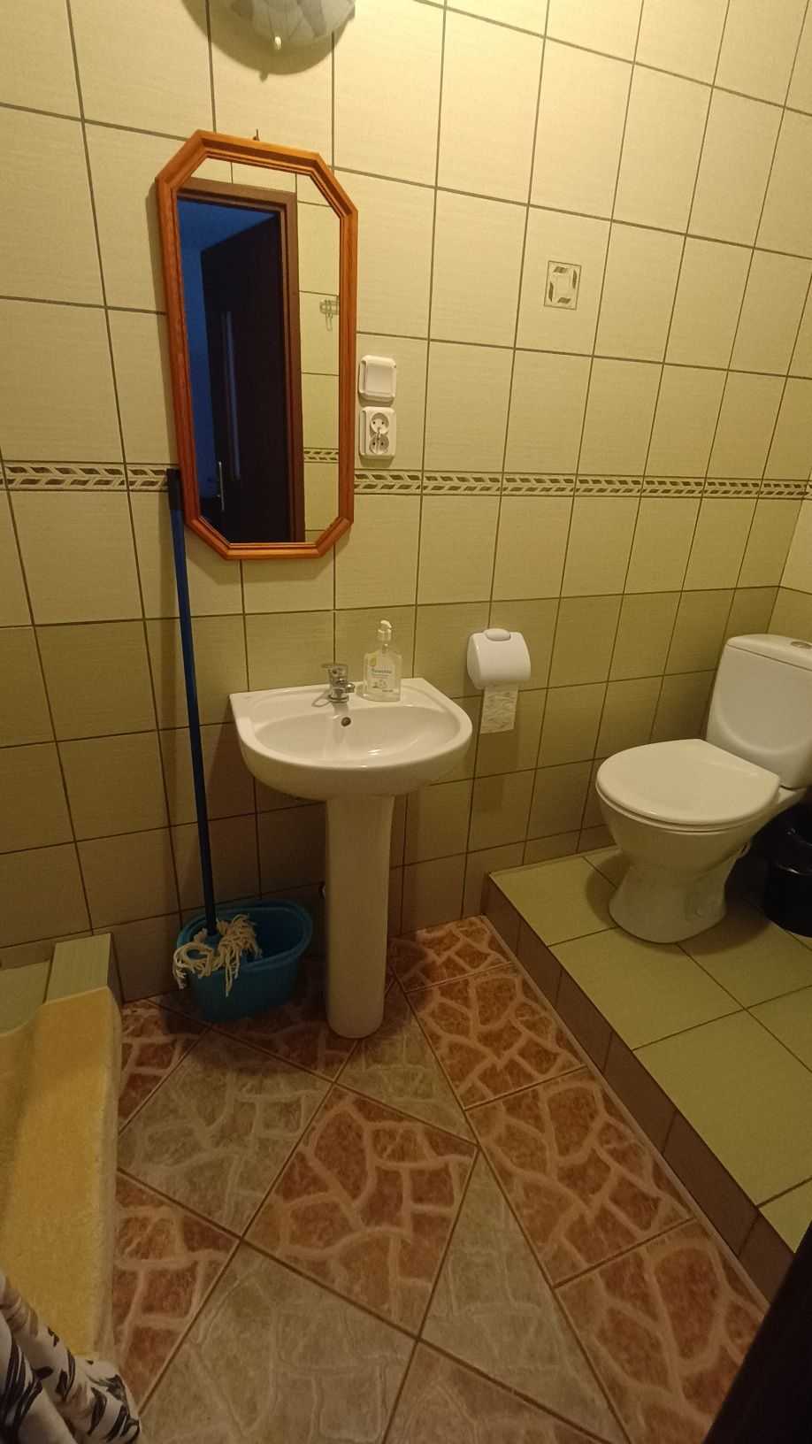 Noclegi pokoje blisko strefy, możliwość wyżywienia