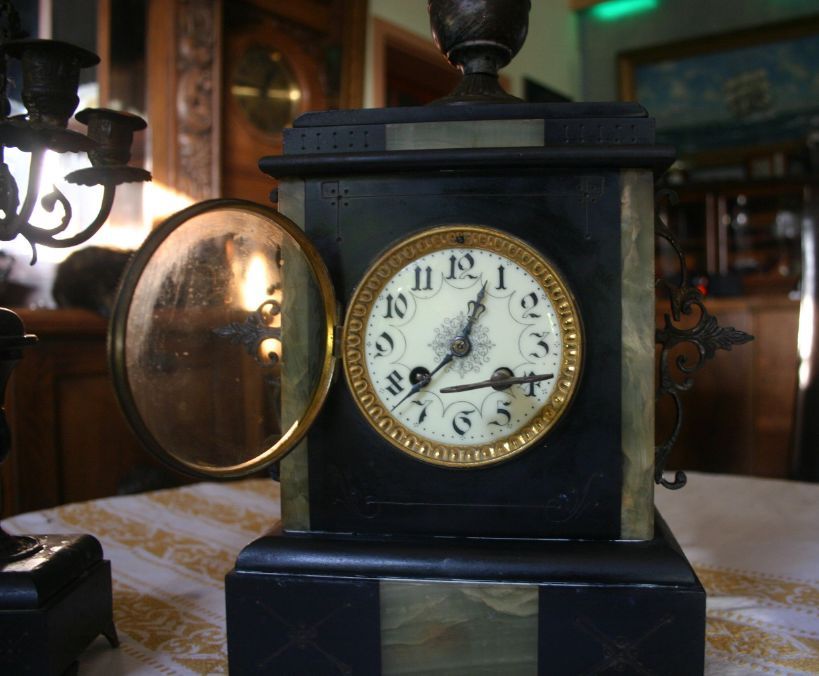 Francuski zegar kominkowy MEDAILLE -- Marmur XIX wiek --