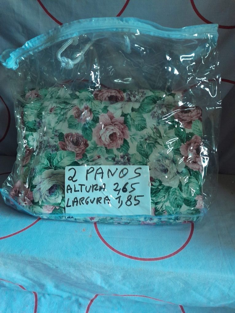 Almofadas ,cortinas e cobertor