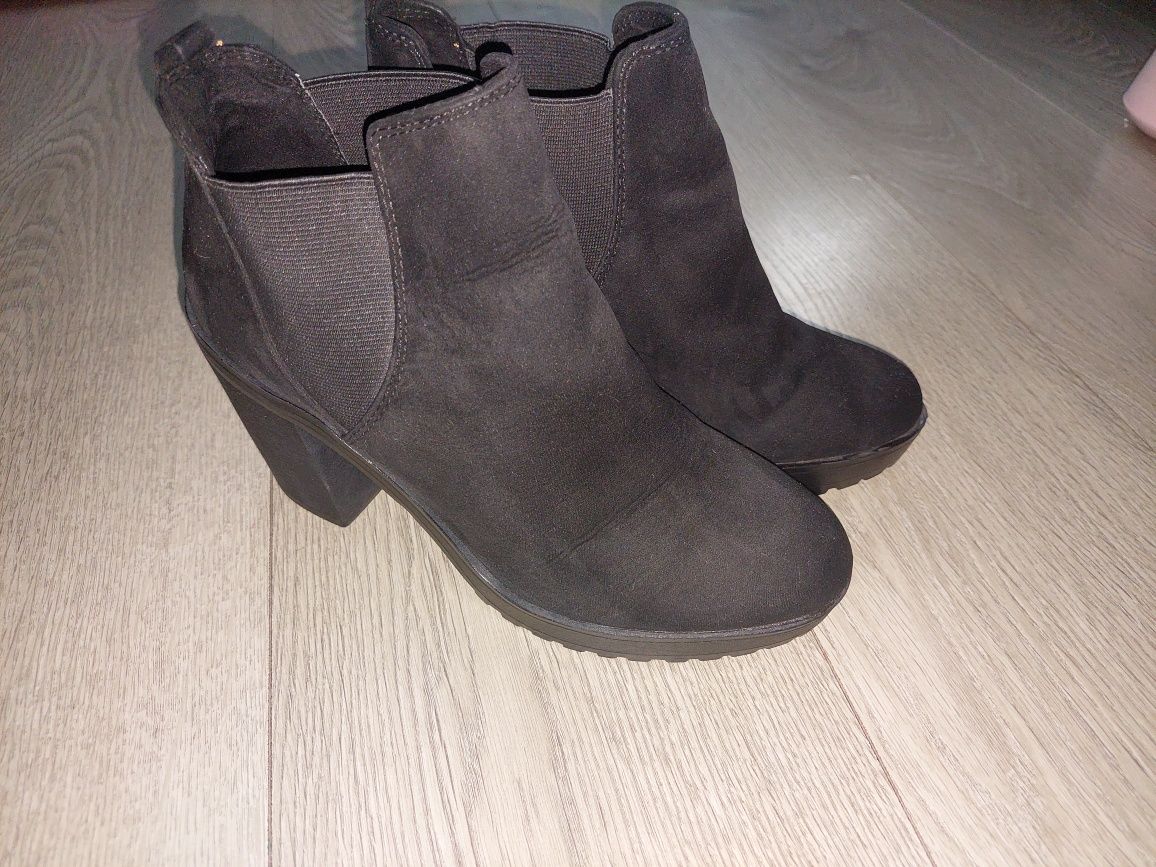 Buty na koturnie i obcas słupek damskie r .39 bershka