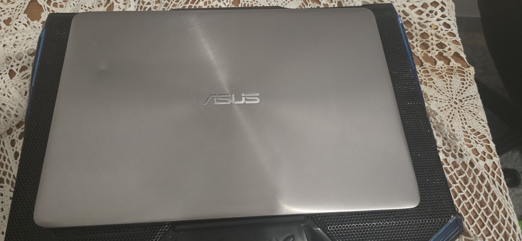 Ультрабук Asus ZenBook UX330U / 13.3" IPS / Intel Core i7