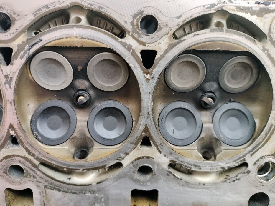 ГБЦ головка блоку 1.6 16V Peugeot 3008 Citroen DS Opel  9822246110