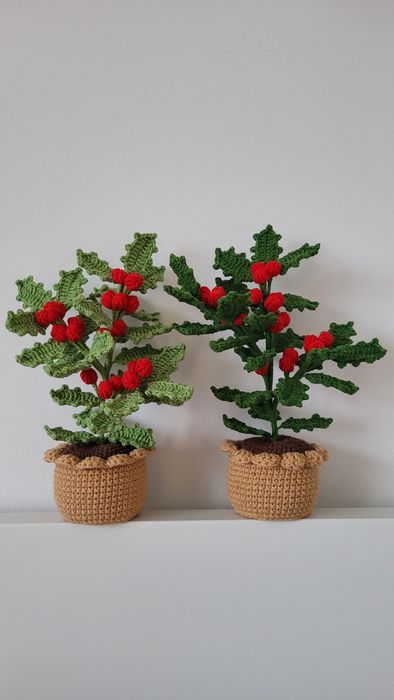 Liść ostrokrzewu i jagody na szydełku. Dekoracje świąteczne

Wysokoś