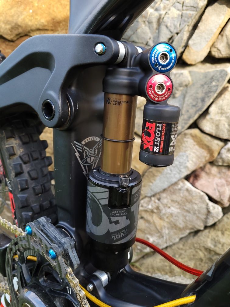 Kona operator karbon dh