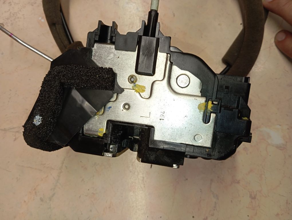 Zamek lewy kierowcy nissan Qashqai j11 6-pin Europa