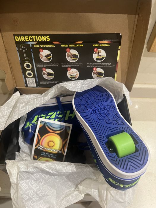 Tenis com rodas na caixa 31