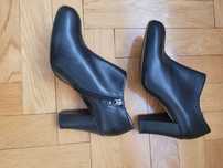Туфлі, ботильйони, напівчеревики Clarks