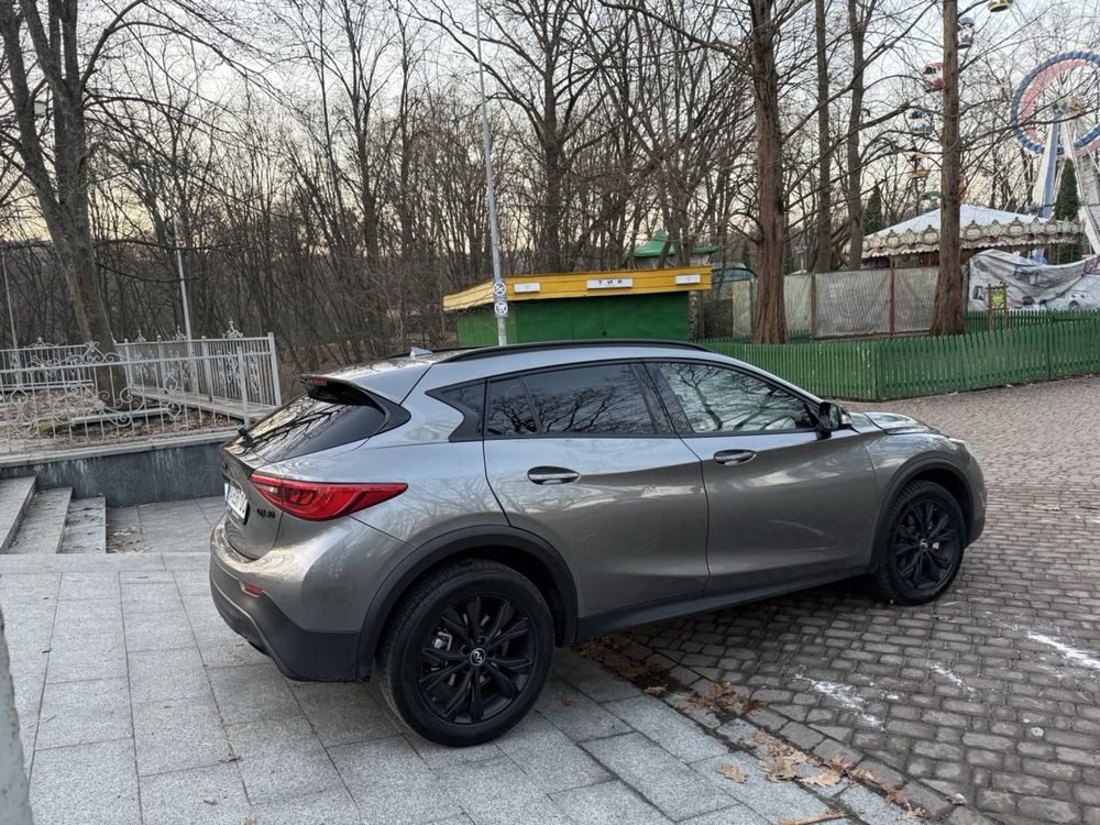Infiniti QX30 панорама , безключевой,bose, startstop