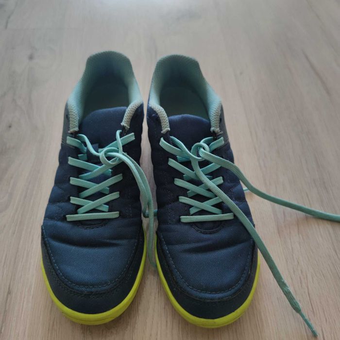 Buty chłopięce firmy Decathlon, rozmiar 35